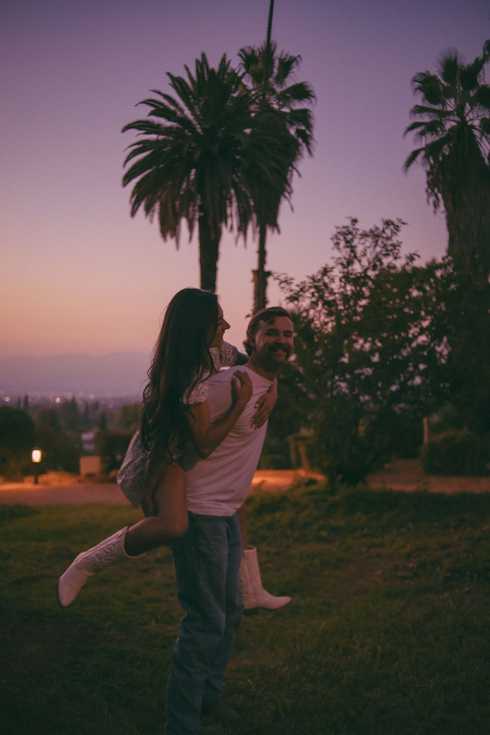 Engagement photographer in the IE