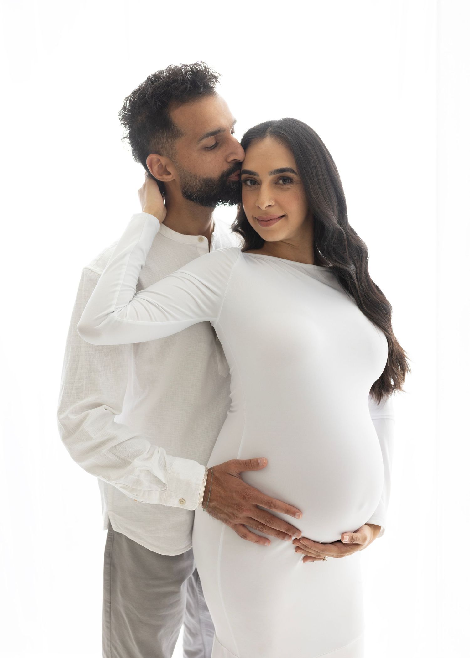 Elizabeth Lang Photography Surrey. Mom and dad maternity pose
