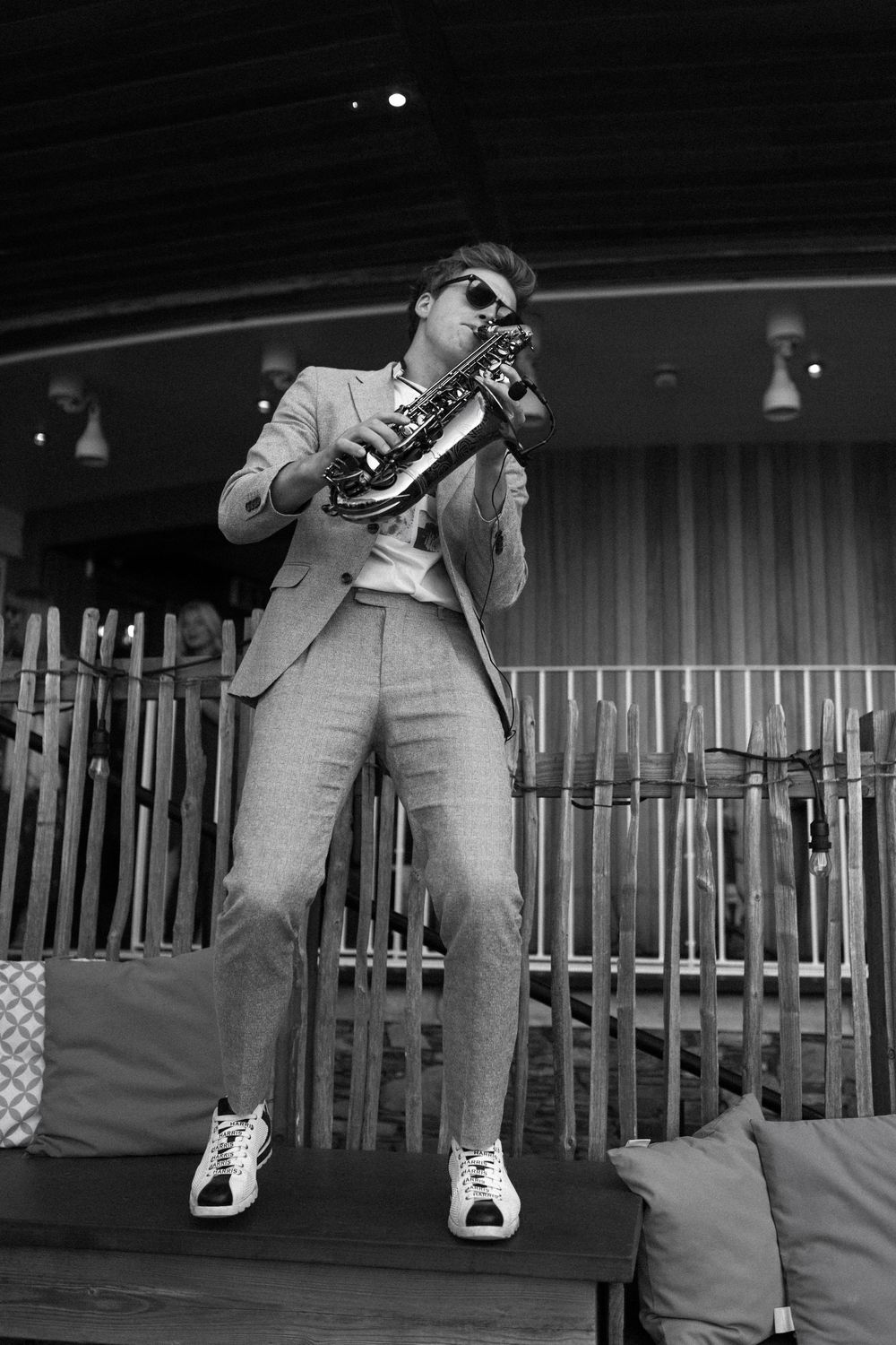 Saxophonist Dan Costin performing at Tunnels Beaches wedding