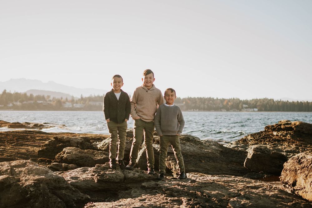 Parksville photographer portrait of the kids during family photoshoot at Madrona Point Beach on rocky shore on Vancouver Island