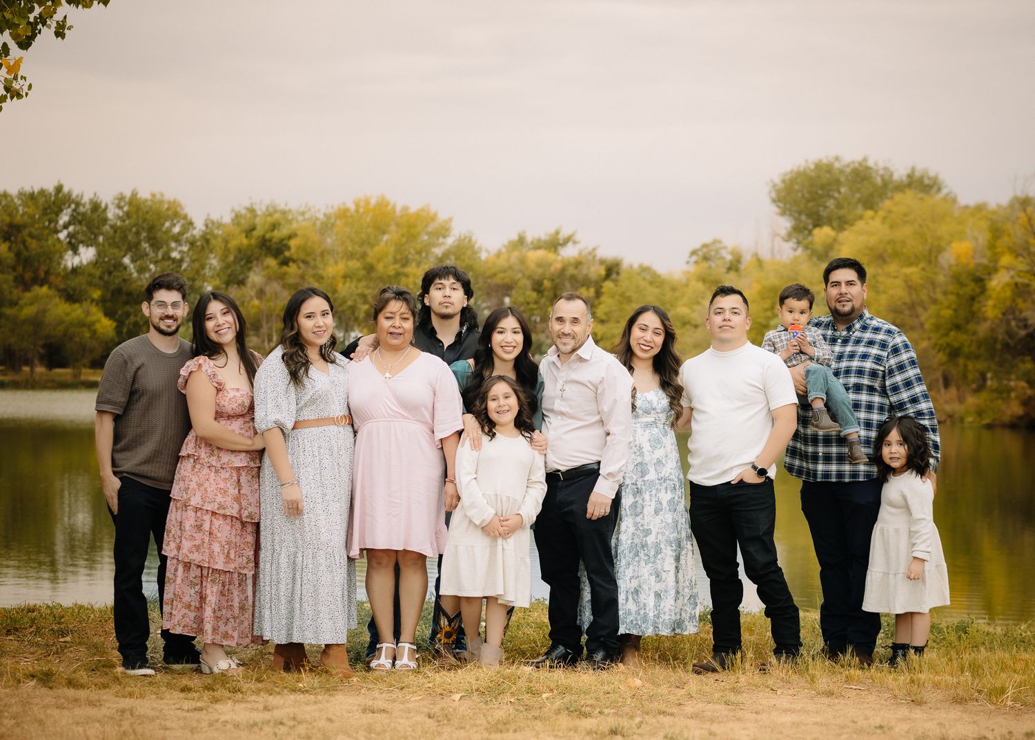 professional extended family photo session in rocky mountains in colorado. family of 12 posing in the mountains.liz rivas illuminating image