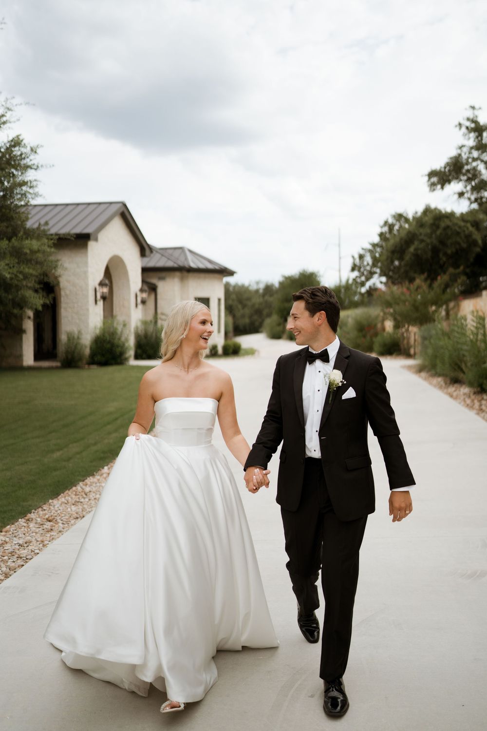 The Preserve at Canyon Lake wedding photographer pictures of bride walking with groom