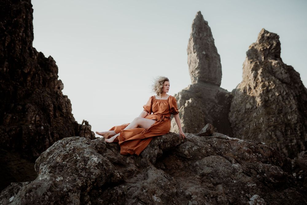 Fotoshoot zonsopgang Old Man of Storr – vrouwenreis Schotland