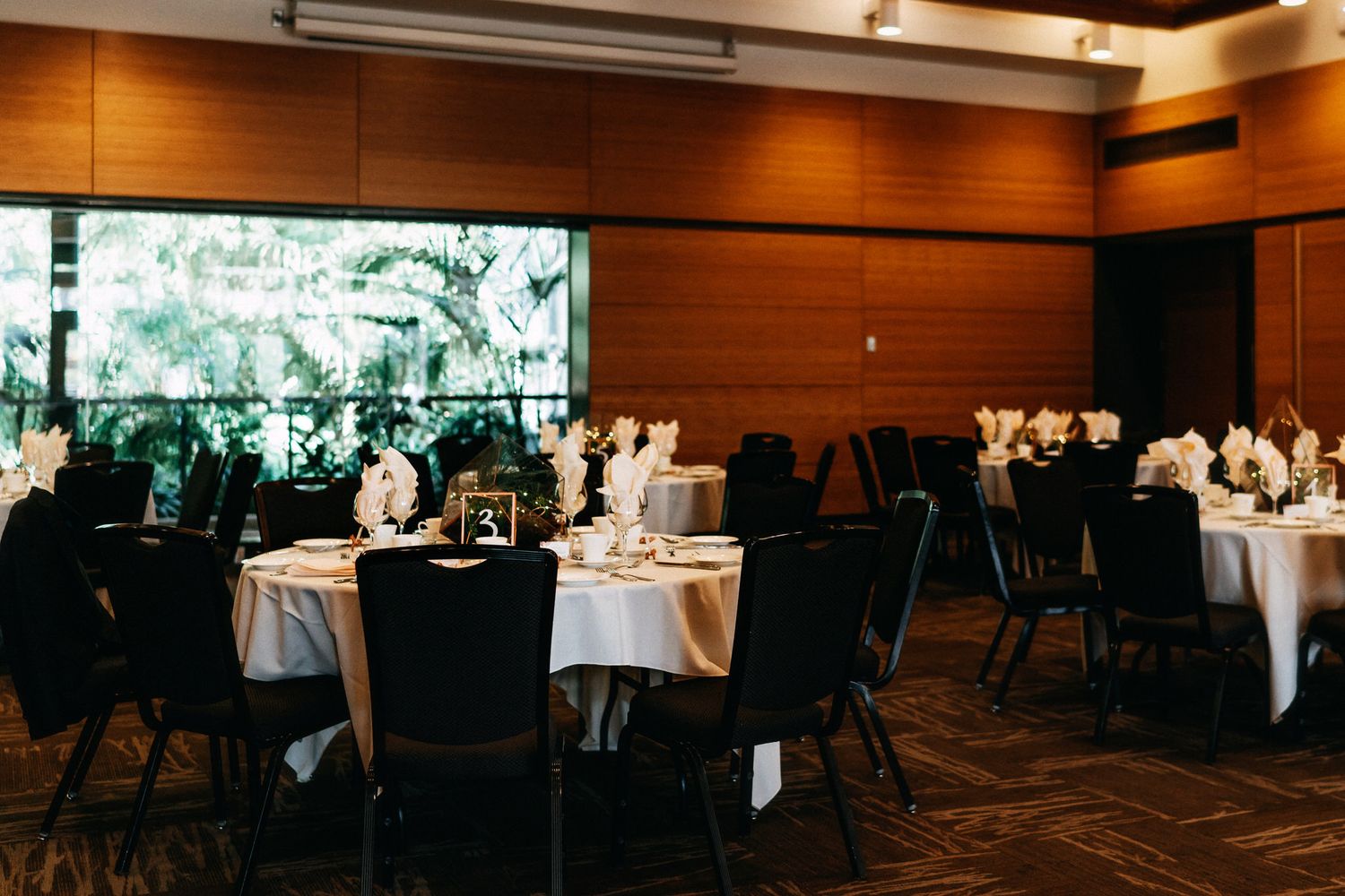 Candlelit reception at Calgary Zoo with floral centerpieces, photographed by a Calgary wedding photographer highlighting romantic details.