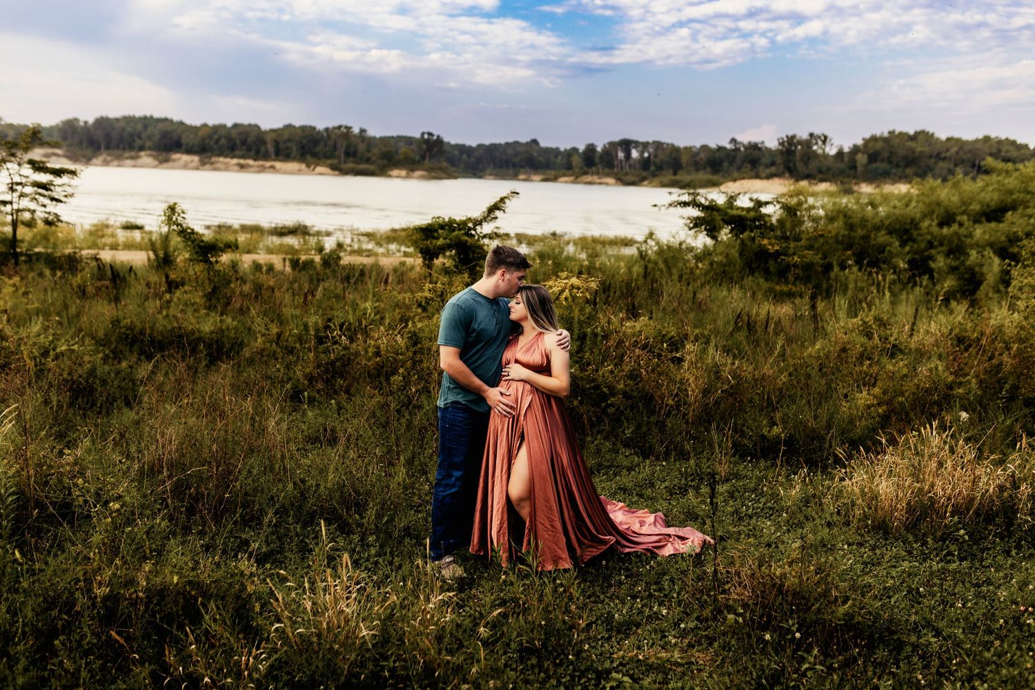 Outdoor Maternity Photoshoot in Marion Indiana