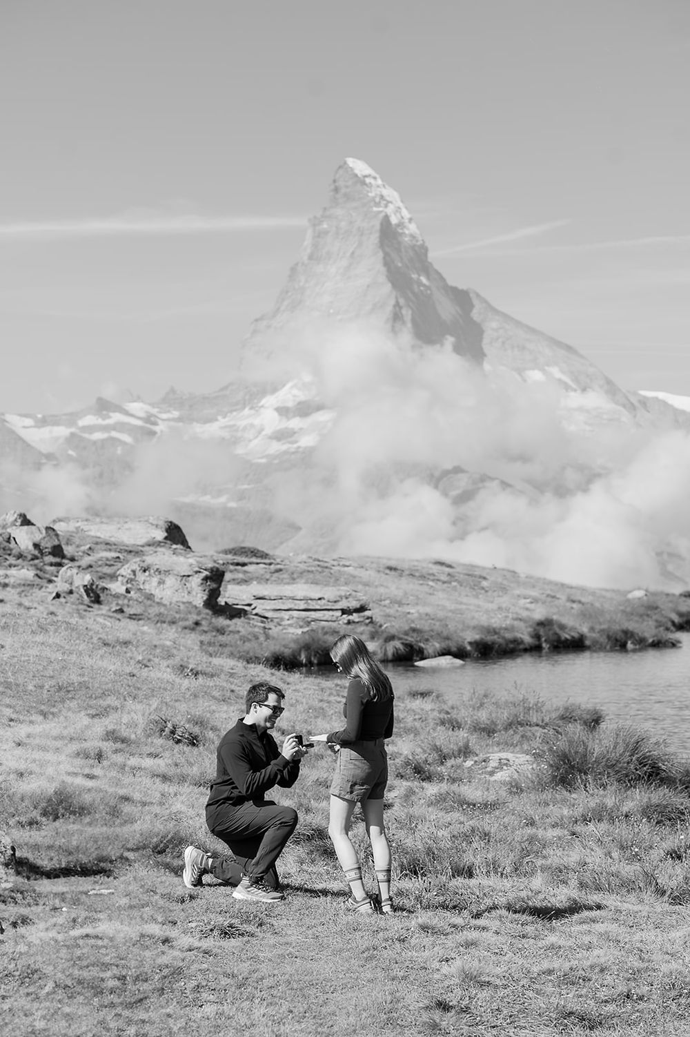 Surprise proposal in Zermatt by an alpine lake with Matterhorn view, emotional moments and family celebration in the Swiss Alps.