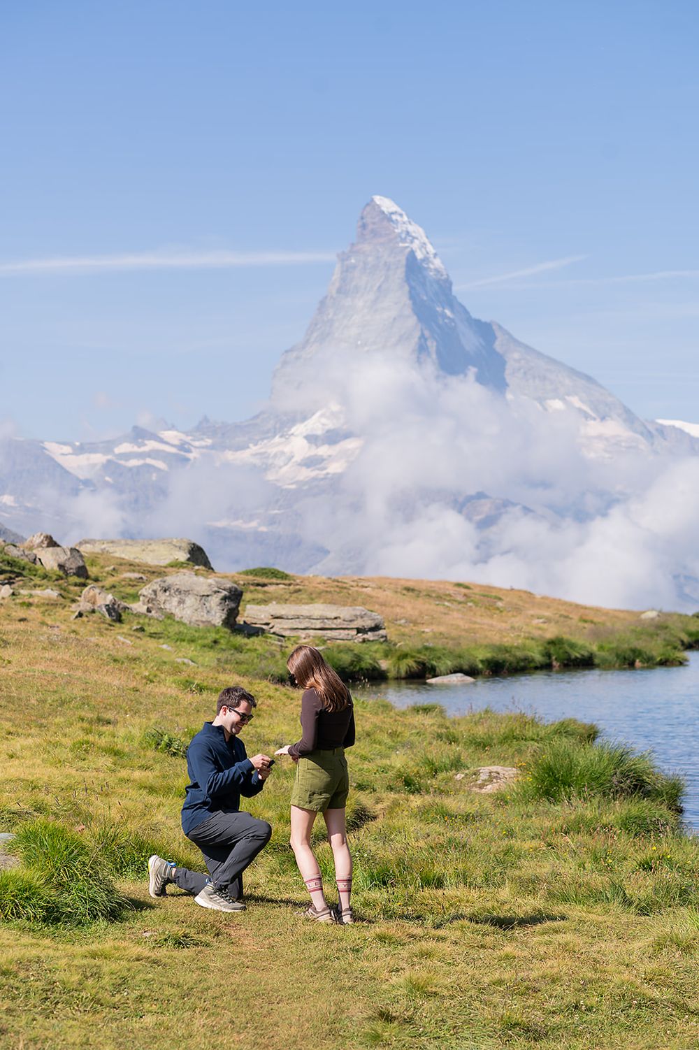 Surprise proposal in Zermatt by an alpine lake with Matterhorn view, emotional moments and family celebration in the Swiss Alps.