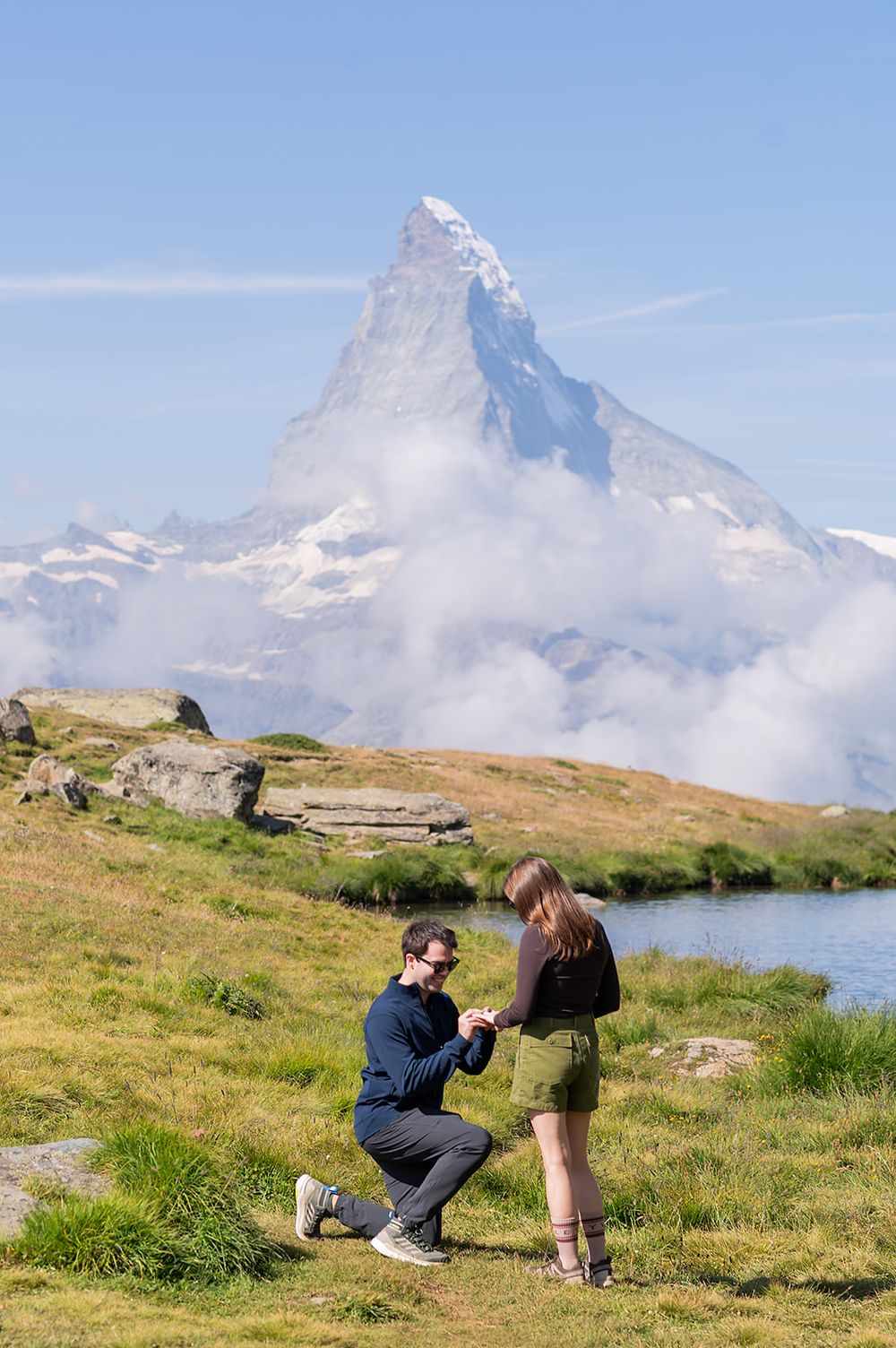 Surprise proposal in Zermatt by an alpine lake with Matterhorn view, emotional moments and family celebration in the Swiss Alps.