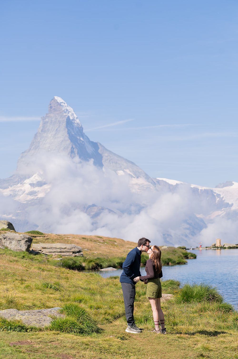 Surprise proposal in Zermatt by an alpine lake with Matterhorn view, emotional moments and family celebration in the Swiss Alps.