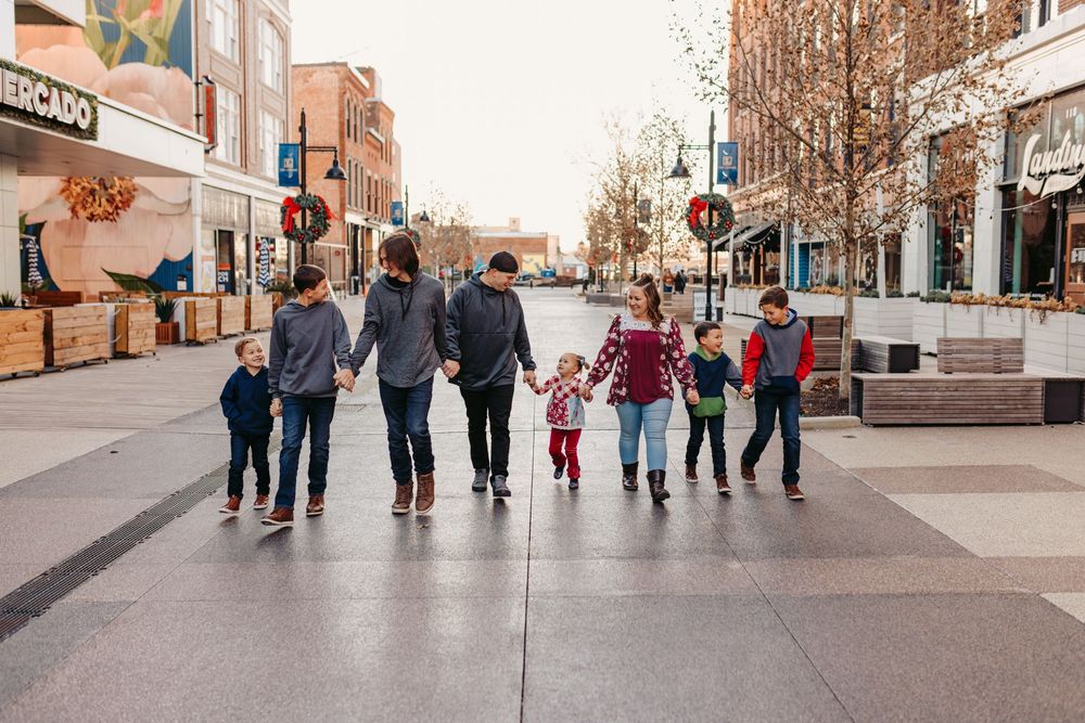 Large family at the Landing in Fort Wayne Indiana
