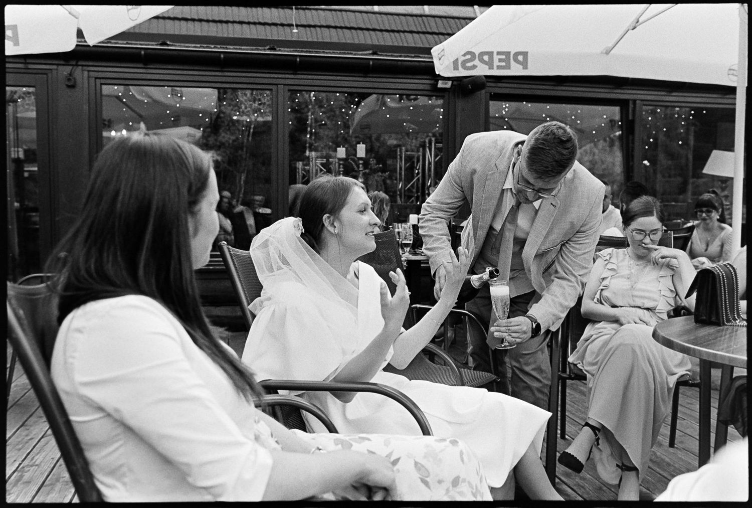 Analogowa fotografia ślubna. Reportaż