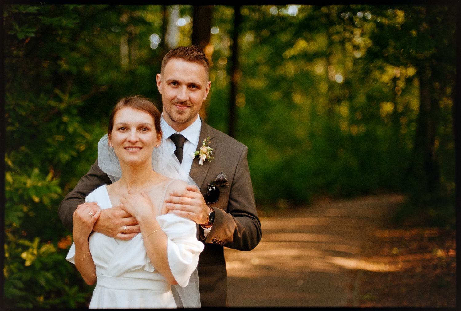 Analogowa fotografia ślubna. Plener ślubny.