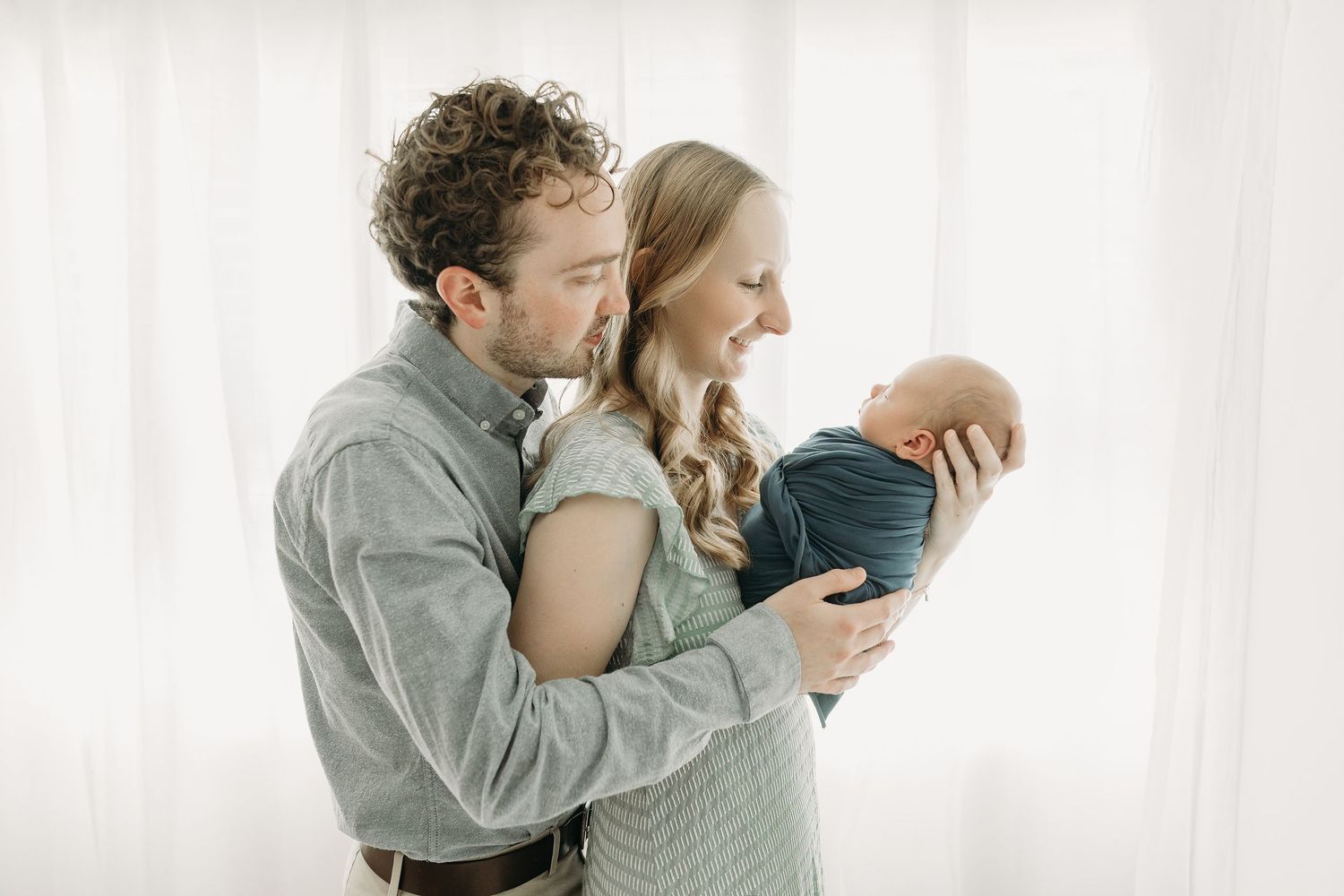 what to wear for your newborn family photos in tampa