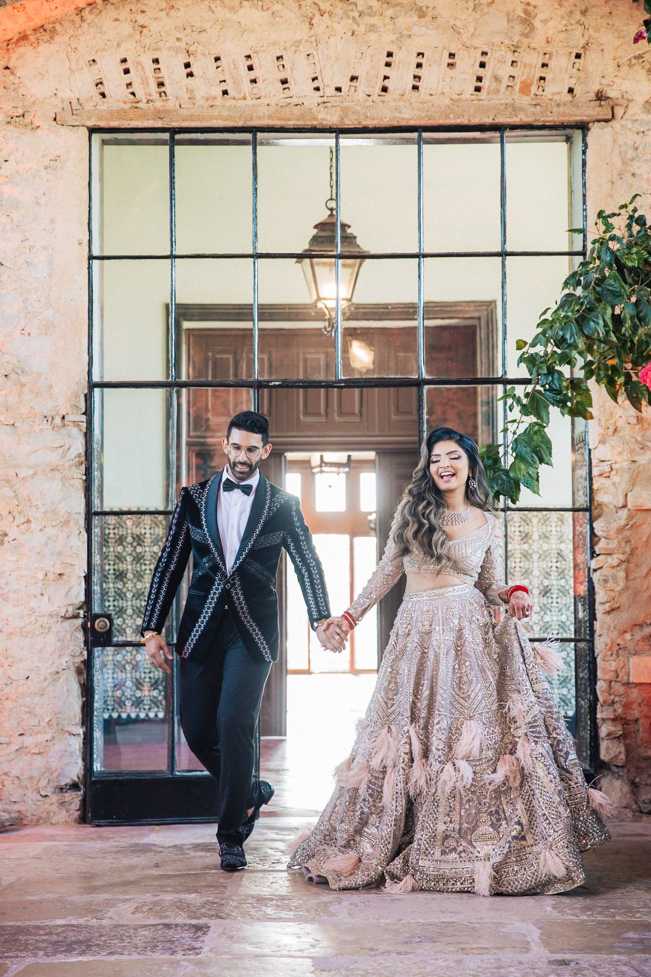 A magical Indian wedding reception at Forte da Cruz, overlooking the Atlantic Ocean. by a Lisbon Wedding Photographer