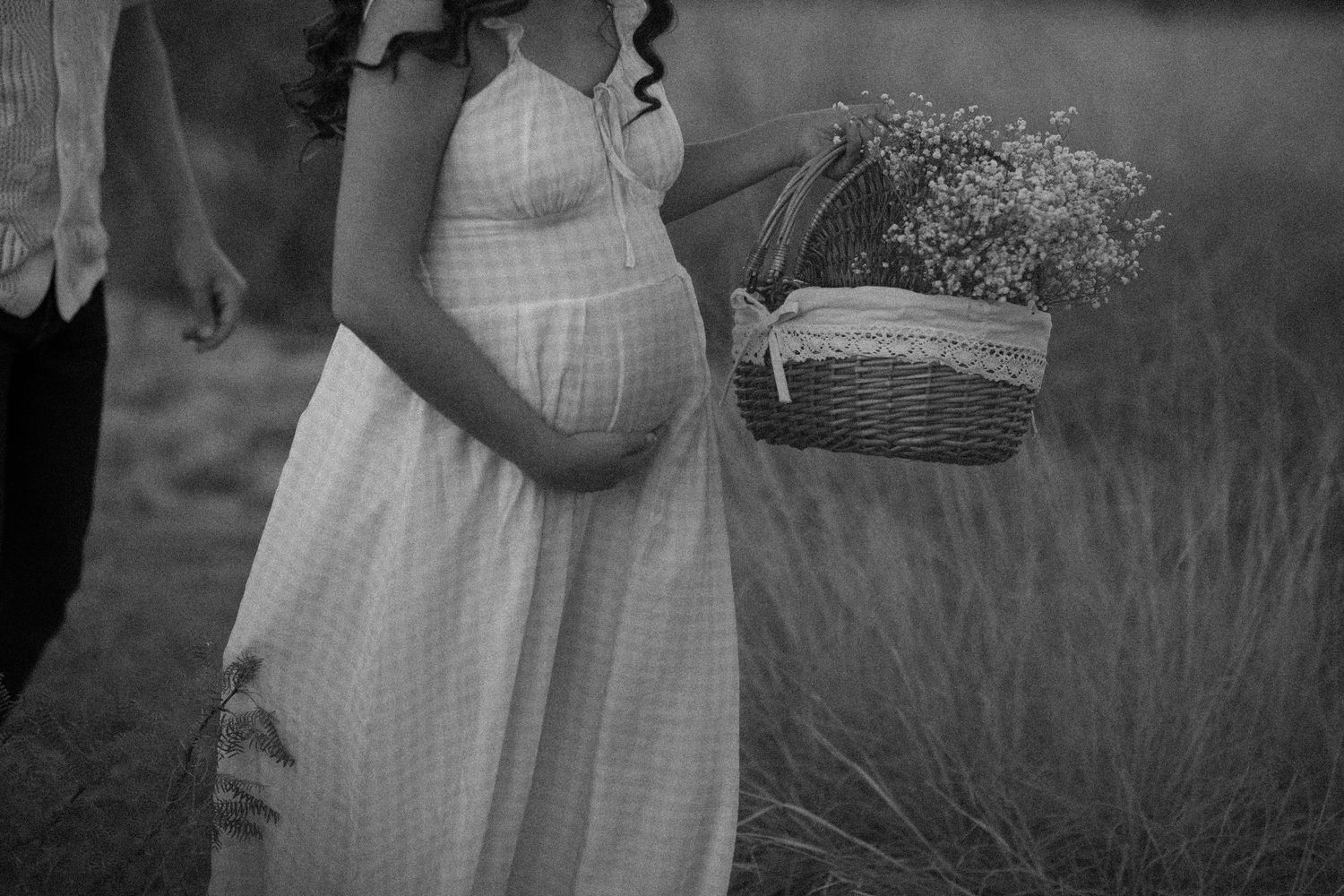 Beautiful maternity session near the Rio Grande in El Paso Texas