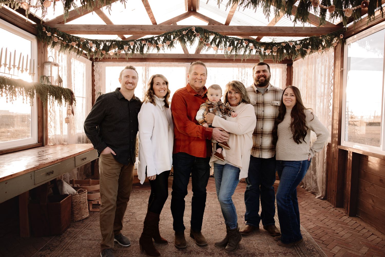 professional family photo session in rocky mountains in colorado. family of 7 posing in the house.liz rivas illuminating images