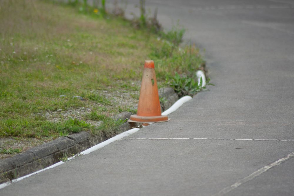 Piste de courses avec un plot orange du Lycée Frédéric Ozanam
