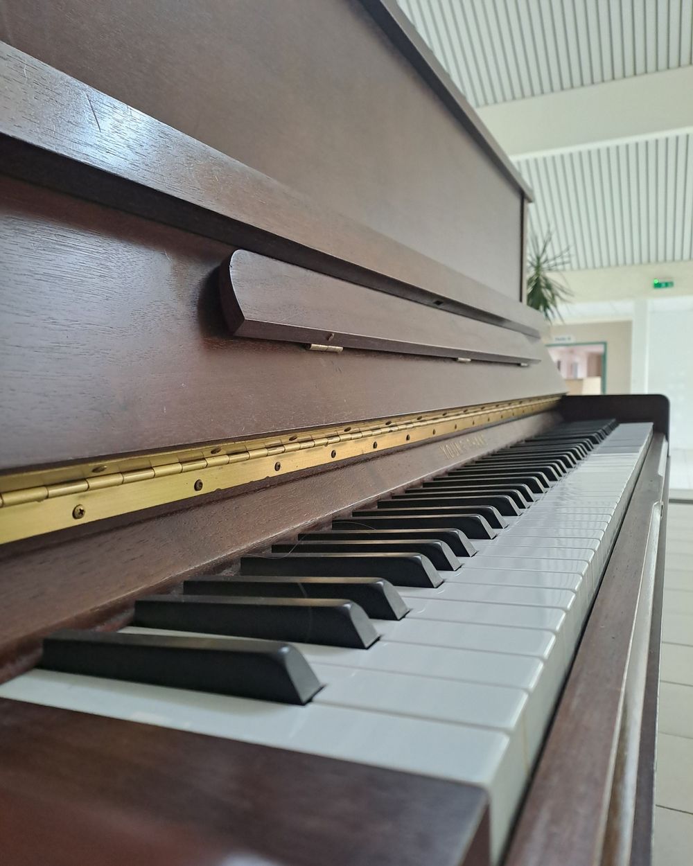 Photo d'un piano du Lycée Frédéric Ozanam à Cesson-Sévigné