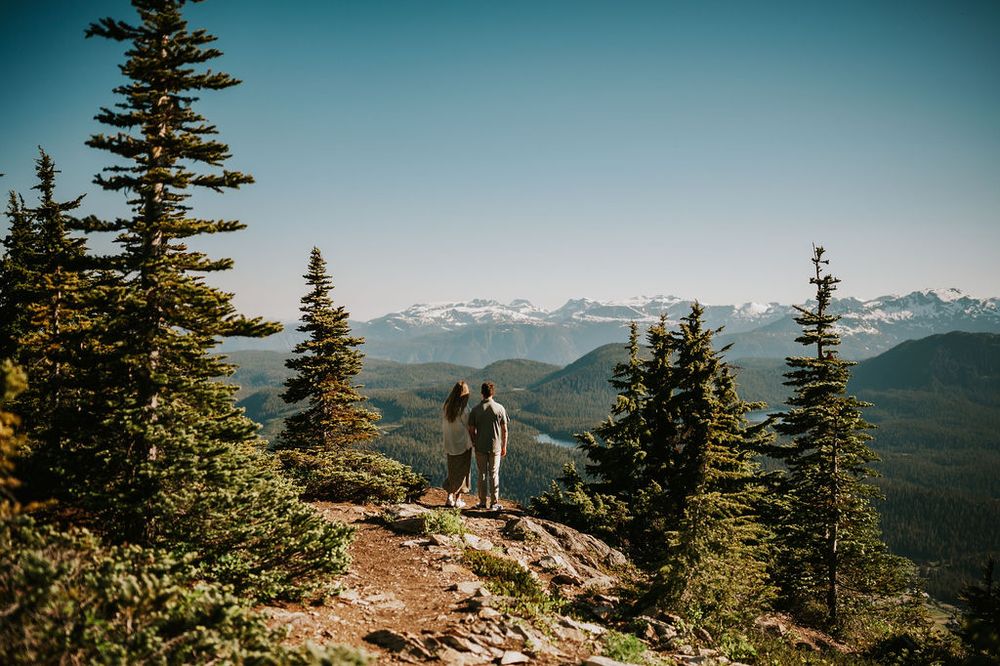 Mount Washington Couple Adventure photoshoot hiking to mountain view. Photography by Photographer Soulfull Photographs