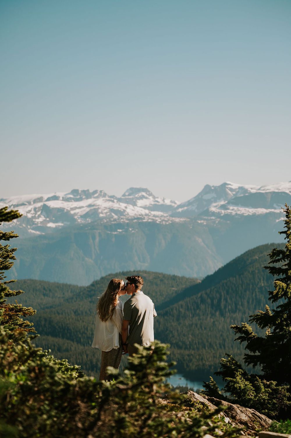 Mount Washington Couple Adventure session kissing by mountain view. Photography by Photographer Soulfull Photographs