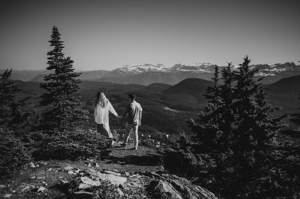 Mount Washington Couple Adventure session walking by mountain view. Photography by Photographer Soulfull Photographs