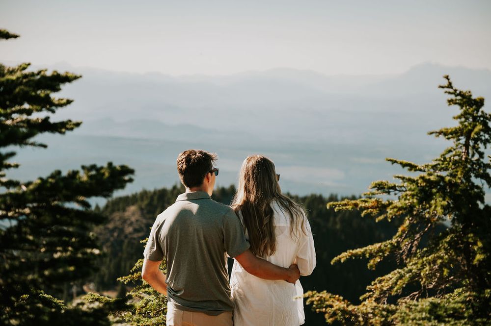 Mount Washington Couple Adventure session looking at mountain view. Photography by Photographer Soulfull Photographs