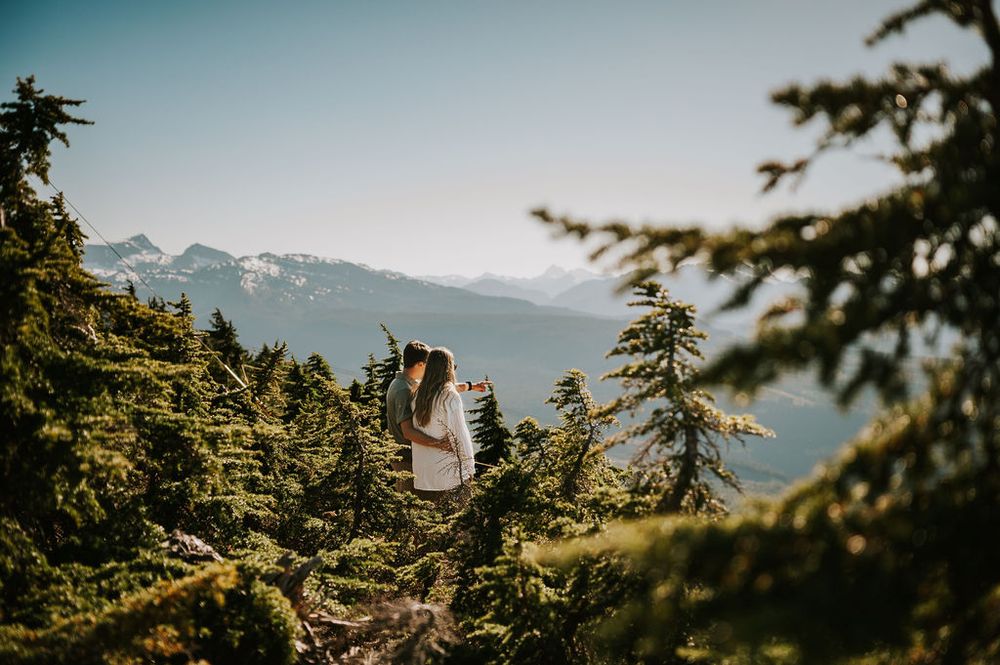 Couple enjoying a photoshoot with breathtaking Mount Washington mountain views by Photographer Soulfull Photographs
