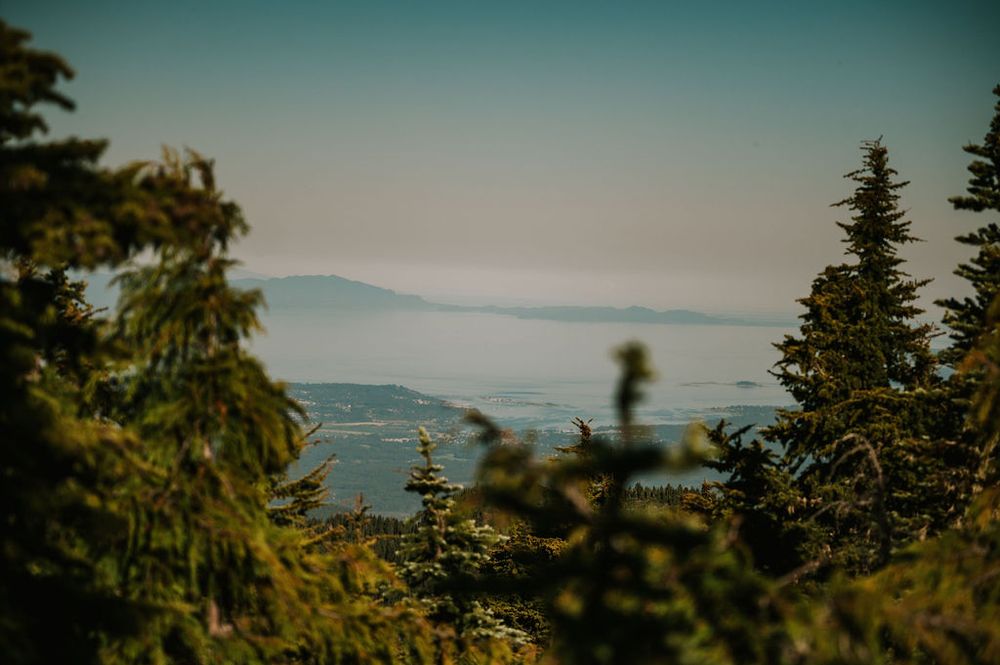 Mount Washington couple photoshoot with expansive mountain landscape in the background Photography Soulfull Photographs