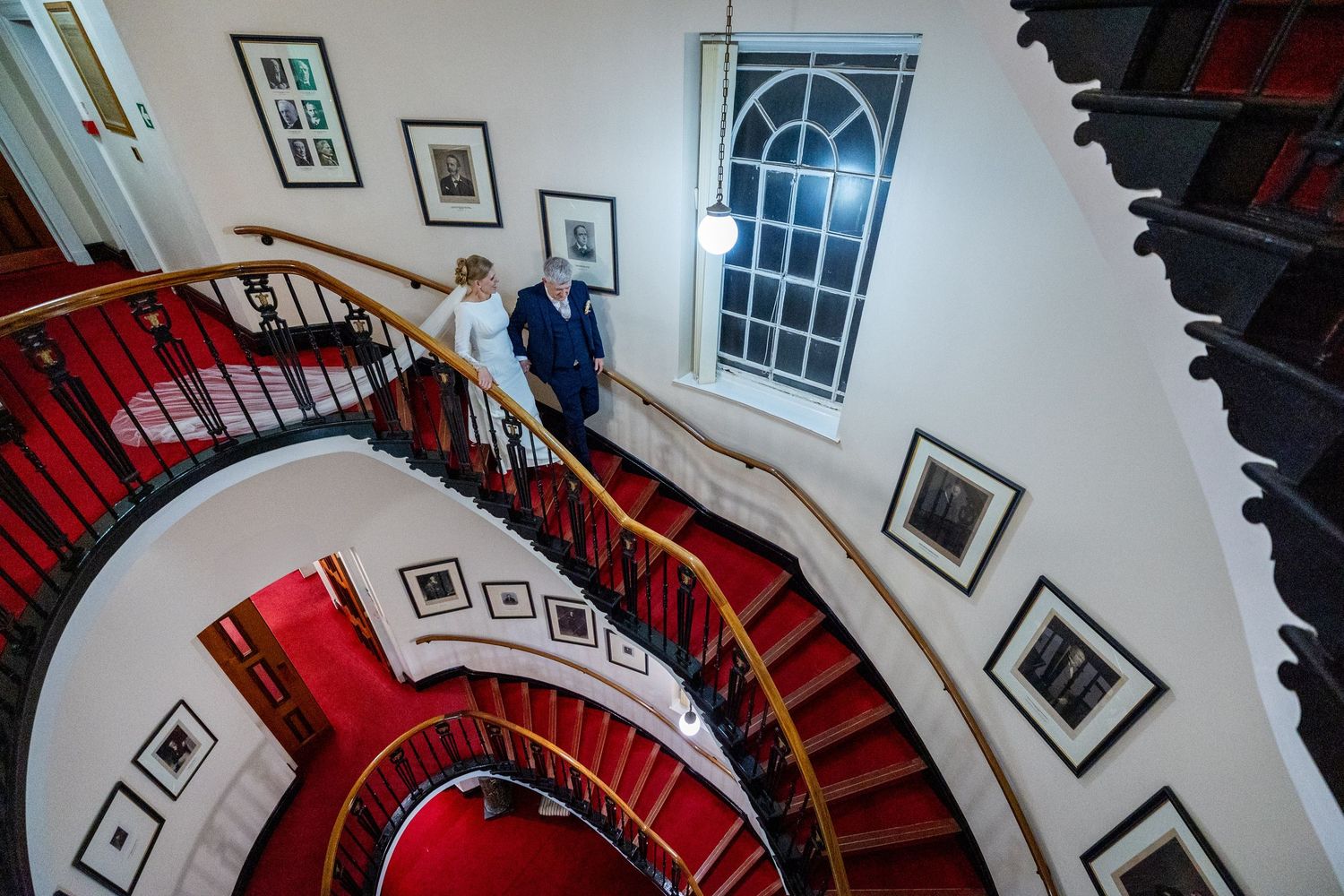 the large red carpeted sweeping staircase backdrop for relaxed couple portraits at the Athenaeum liverpool by Stuart Morris Photography