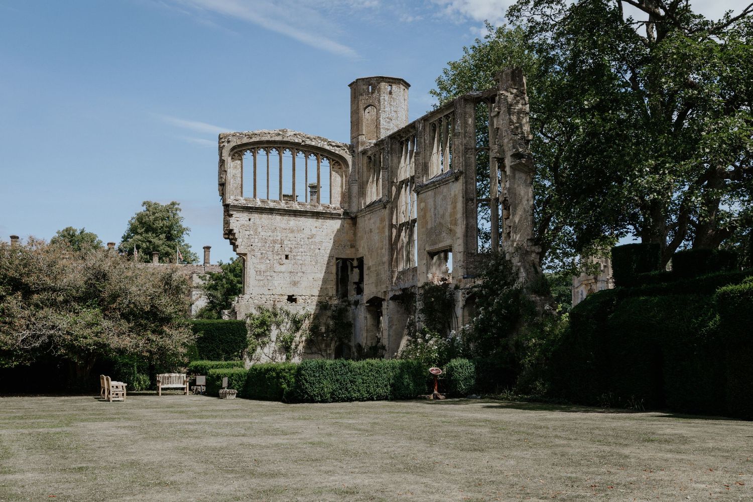 Proposal location at sudeley castle in Cotswolds Mulberry Lawn : Royal Apartments Ruins