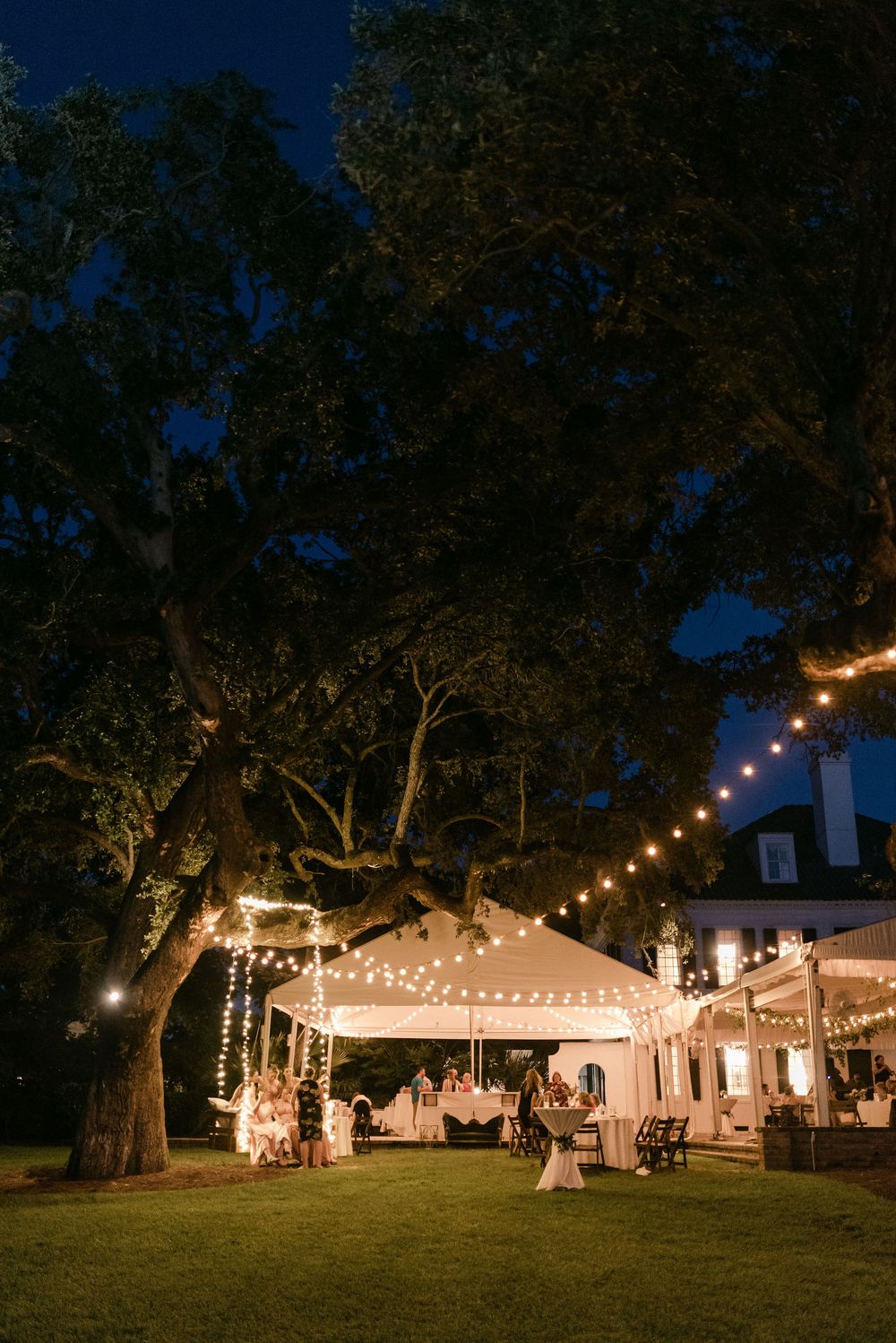 Lowndes Grove wedding photos from a top Charleston wedding photographer. See more timeless and candid wedding photos Lowndes Grove