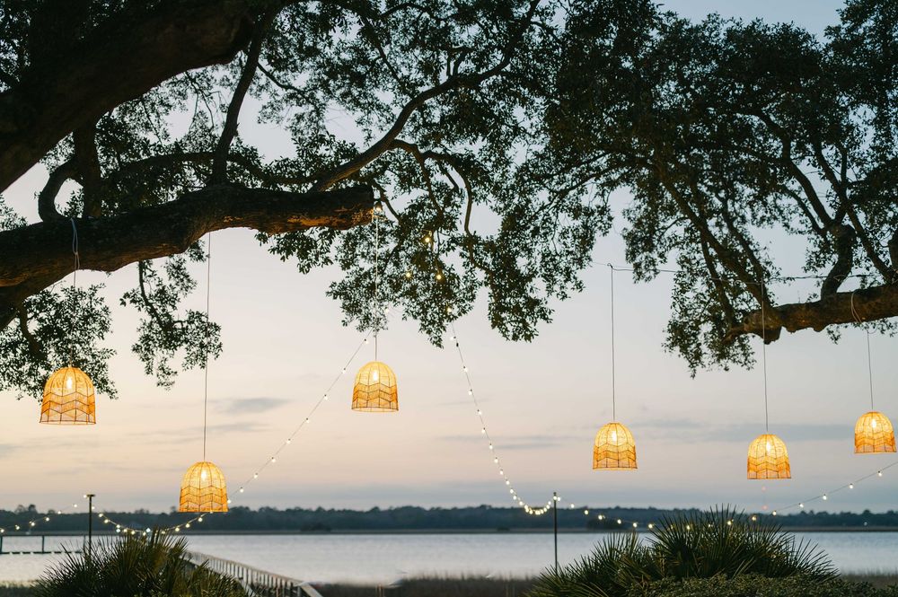 Lowndes Grove wedding photos from a top Charleston wedding photographer. See more timeless and candid wedding photos Lowndes Grove