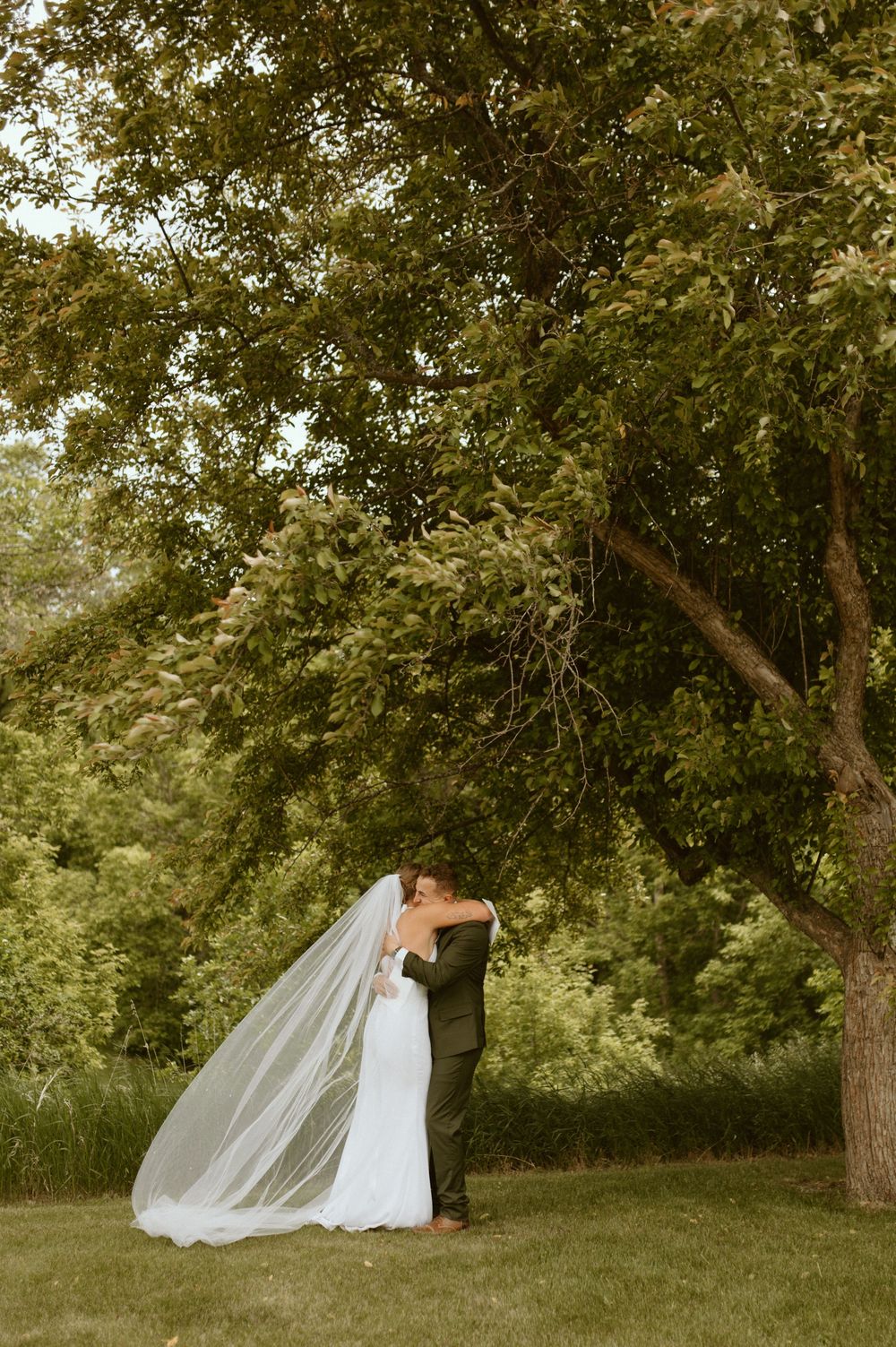 Minnesota Wedding Photographer, Romantic and Authentic Minnesota Photography, Minnesota Couple Photos | Rachel Marie Photography