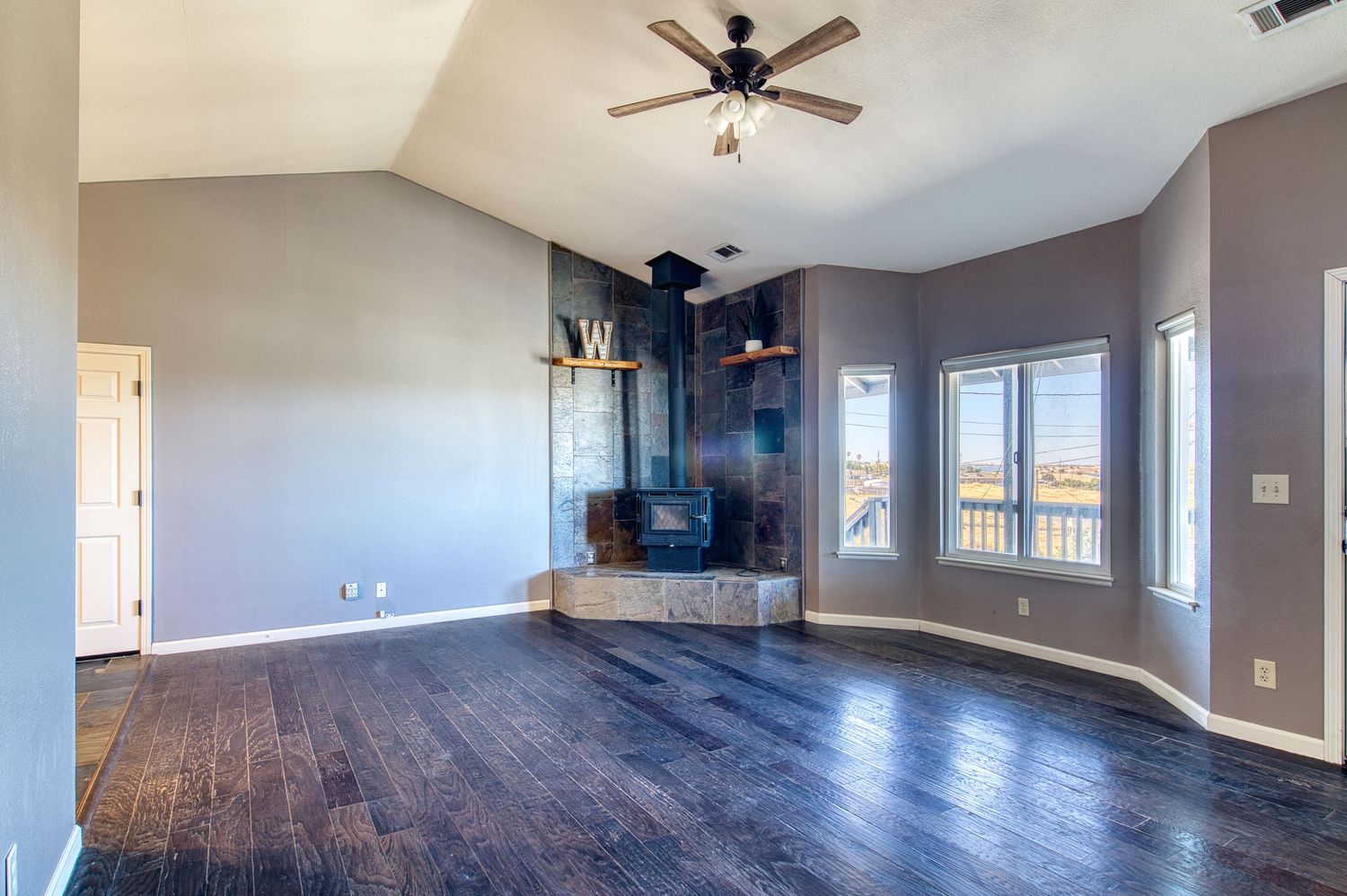 Livingroom before virtual staging