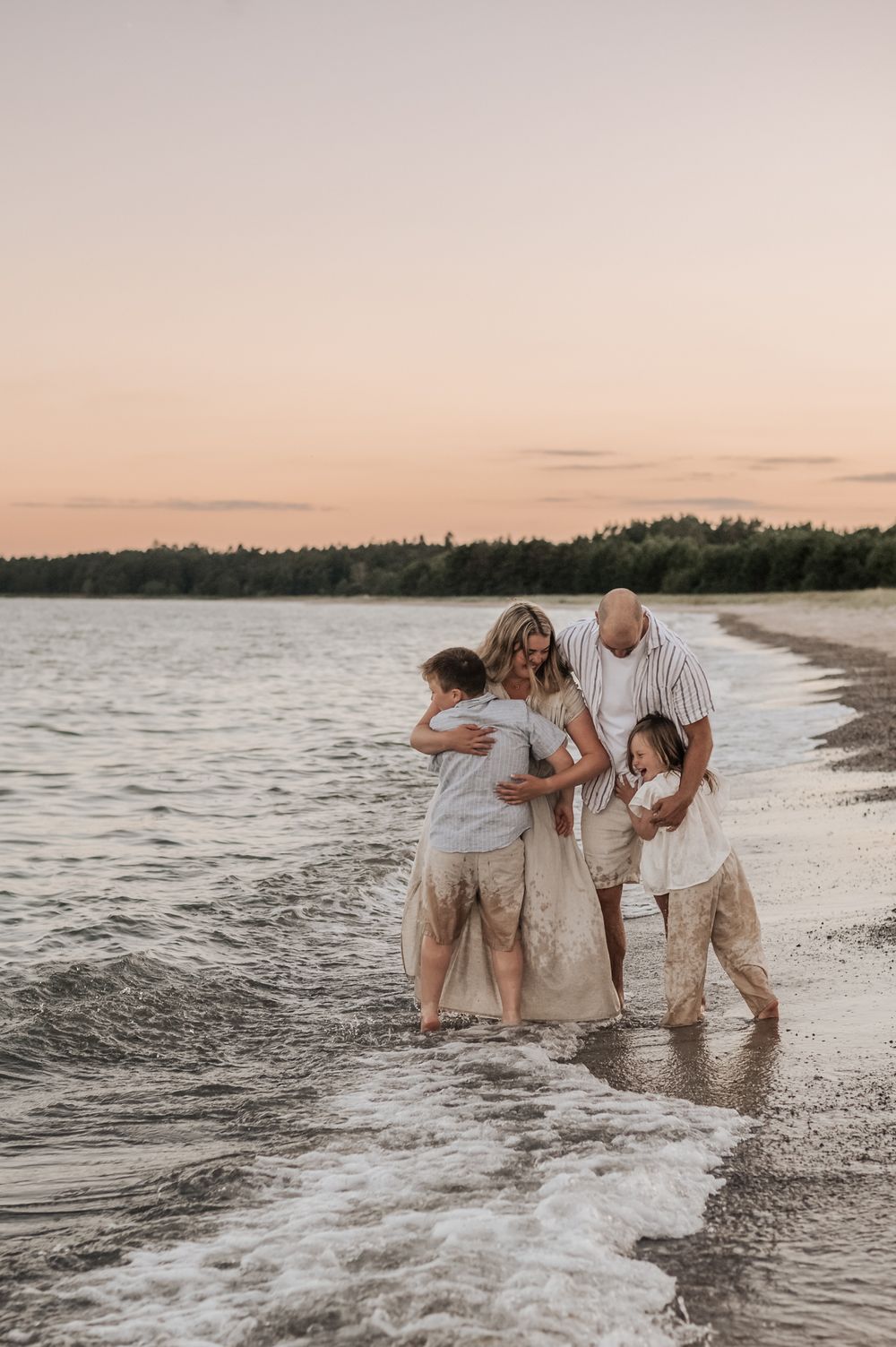 goldenhour familjefotografering gotland