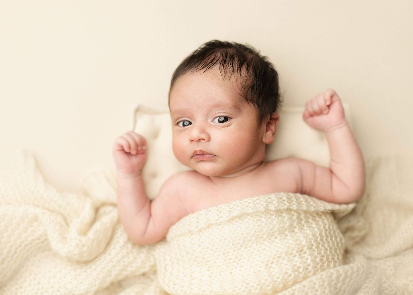 beanbag pose awakemini newborn sessions Surrey studio photography Elizabeth Lang Photography. Short baby photo shoot with minimal stress.