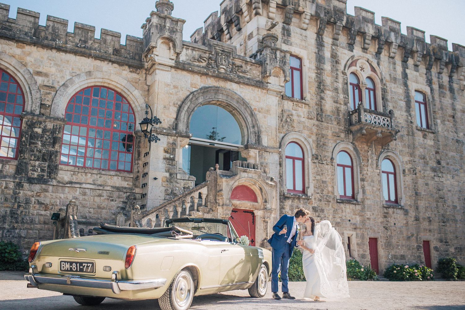 Romantic French destination wedding in Portugal — captured with cinematic flair at Forte da Cruz. By Regina Wedding Photographer Lisbon