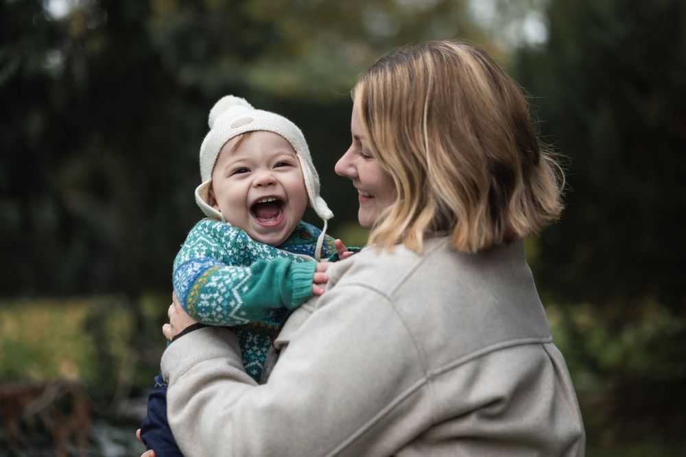 Mum and her grinning toddler. Photo taken at Friary Park in Totteridge.
