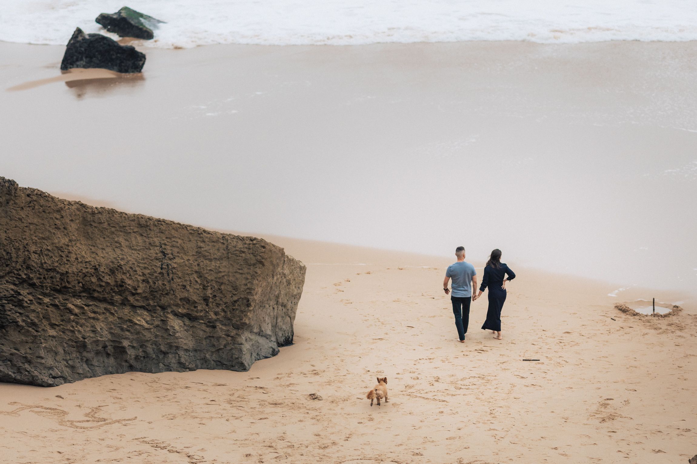 Natural and intimate pregnancy session at azenhas do Mar, portugal, capturing the beauty of a couple expecting their first child