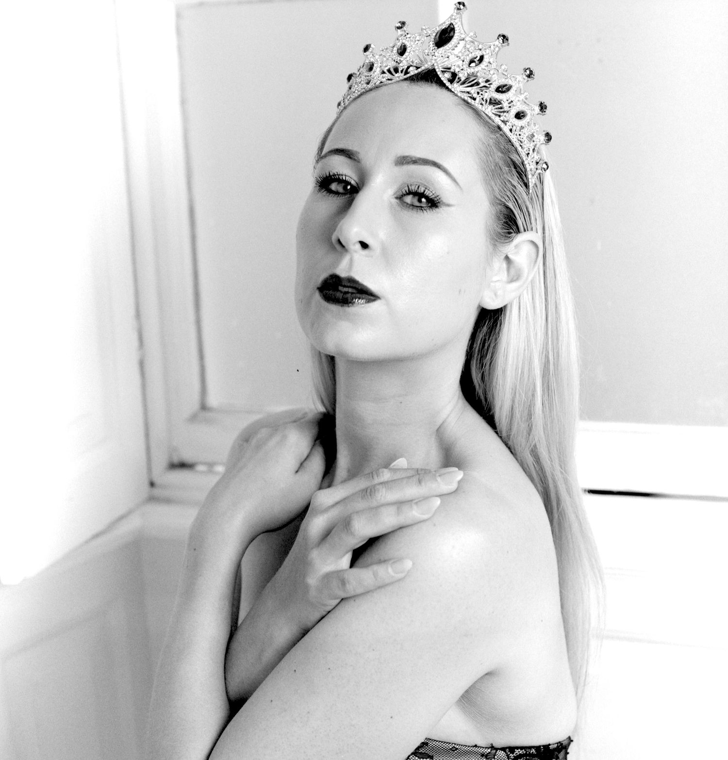 Black and white photograph of UK model Han Rose during Shoot 3 of Project Vampirique #projectvampirique
