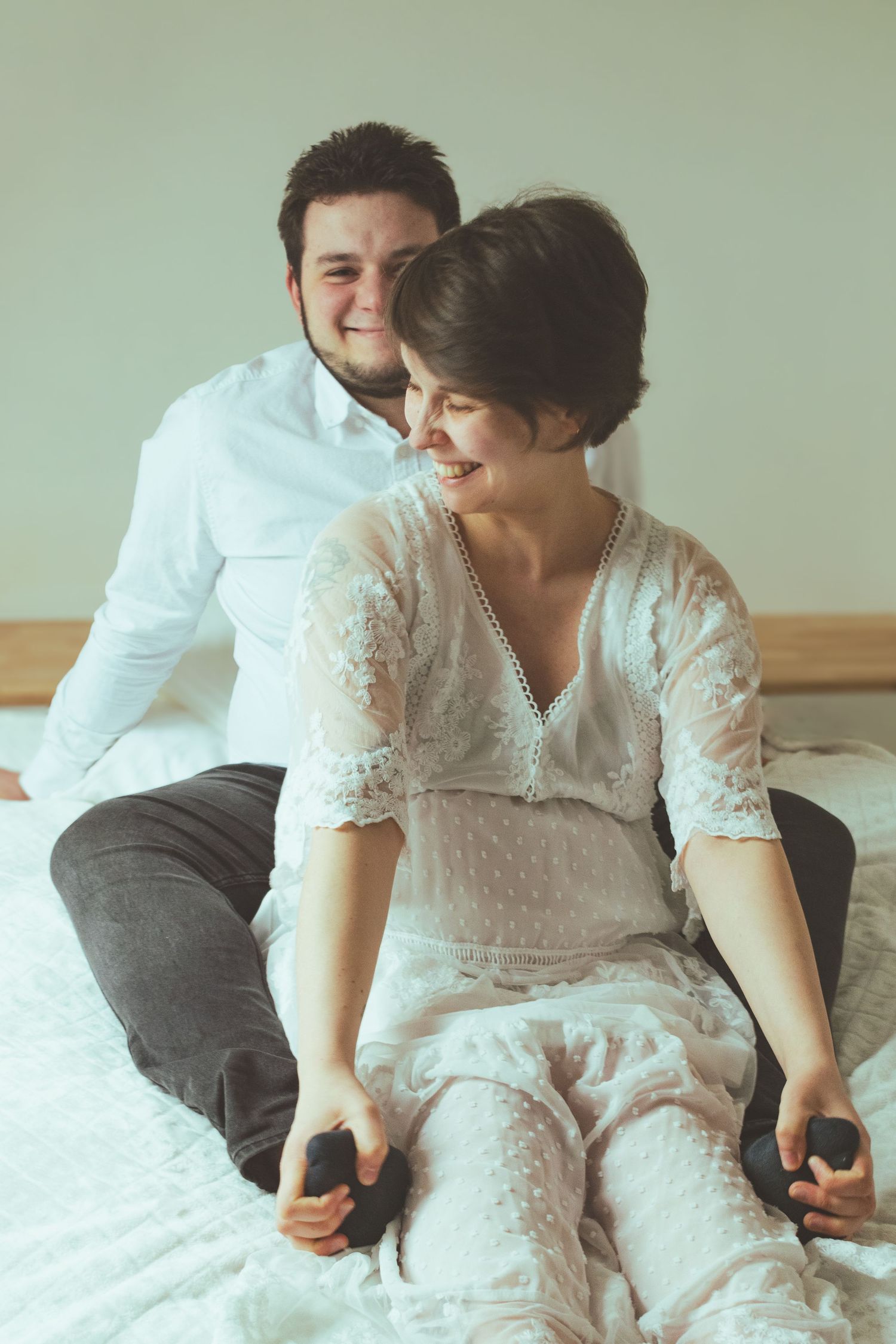 Photographie d'un couple qui s'amuse