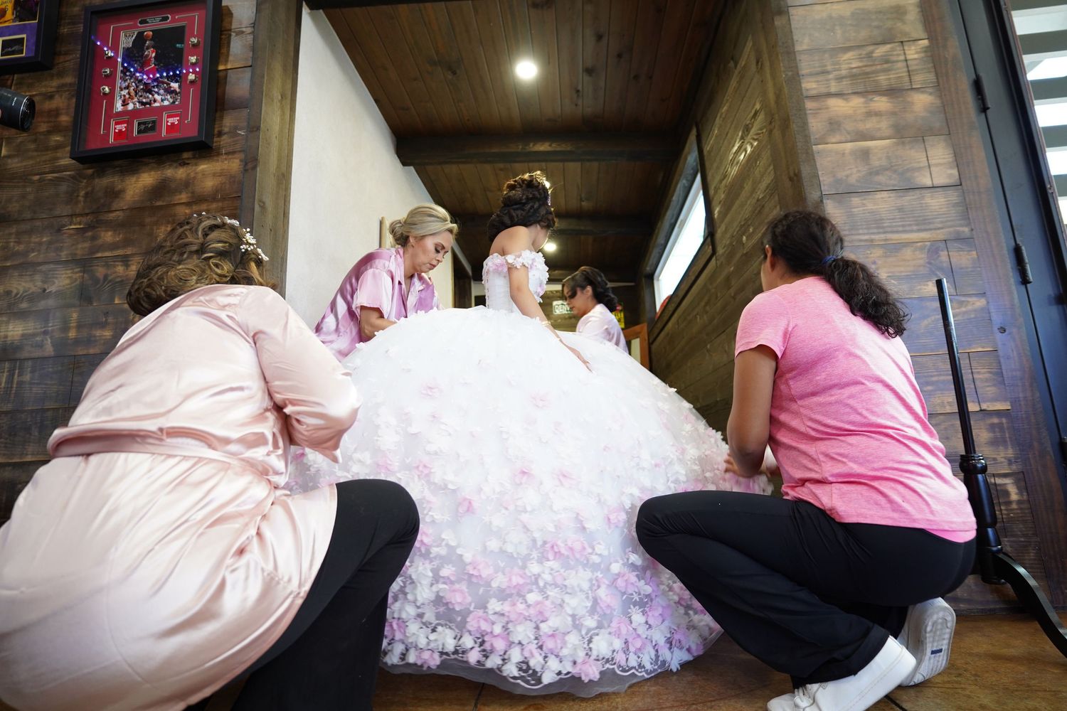 Quinceanera Photo Checklist quince photography DFW best quince photographers fotolilly photography quince dress quince decor quince venue