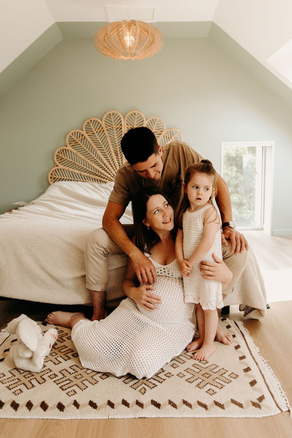 Photographe lifestyle Rennes – séance photo à la maison, moments vrais et spontanés en famille.
