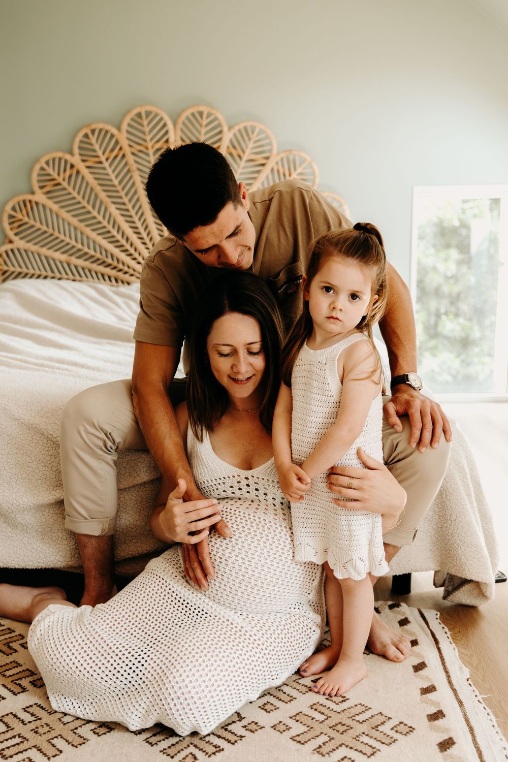 Photographe famille Rennes en Bretagne à domicile – instants de tendresse capturés dans le confort de votre intérieur.