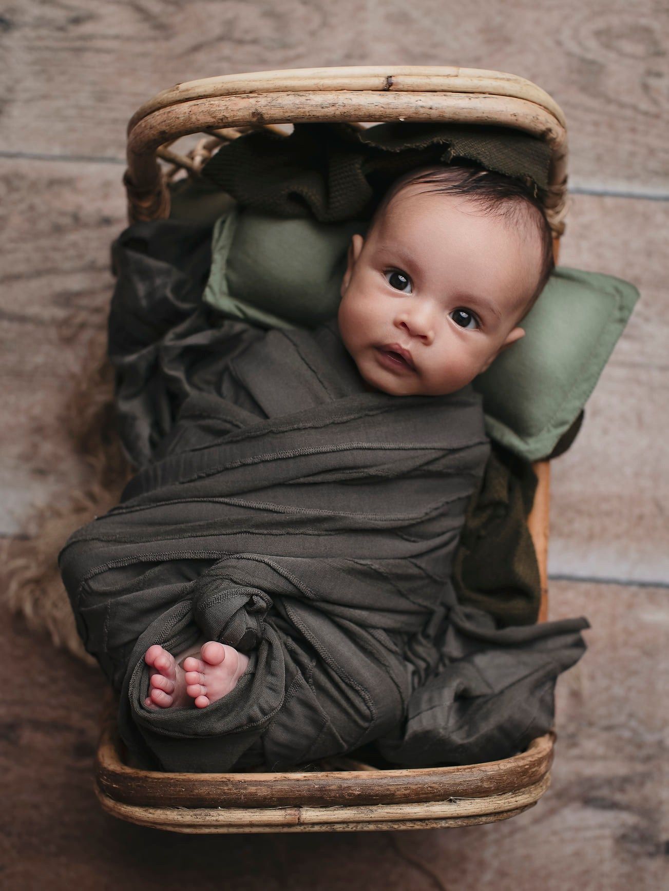 mini newborn sessions Surrey studio photography Elizabeth Lang Photography. Short baby photo shoot with minimal stress. prop pose with green