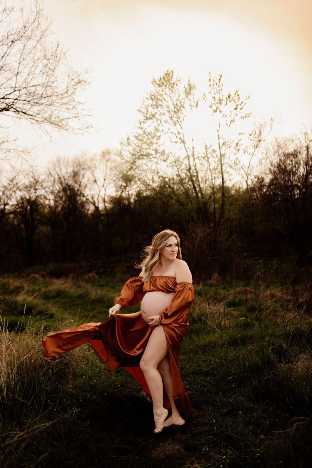 Outdoor Maternity photoshoot in Marion Indiana