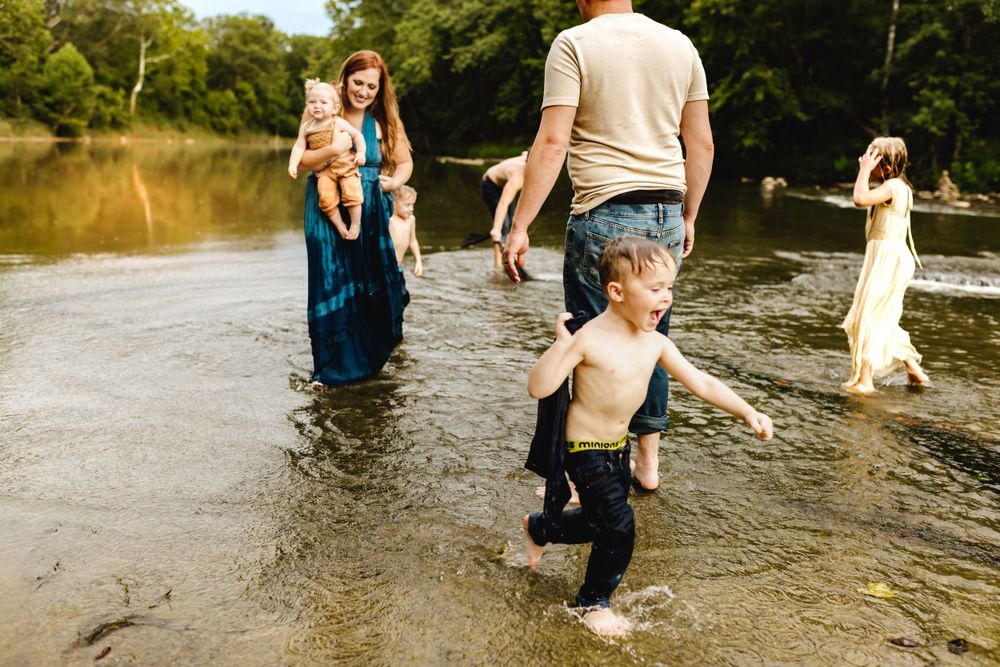 Outdoor family photoshoot Marion Indiana