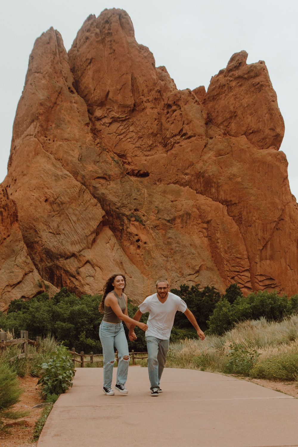 garden of the gods Colorado engagement photoshoot Colorado couples photoshoot, Colorado engagement photographer Oregon adventure photography