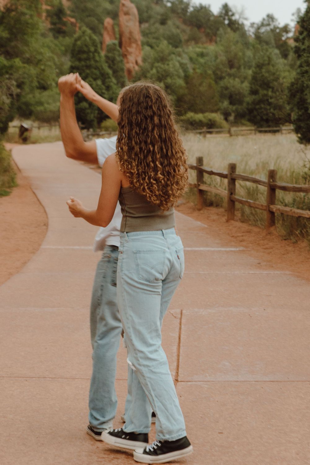 garden of the gods Colorado engagement photoshoot Colorado couples photoshoot Colorado engagement photographer Oregon elopement photographer