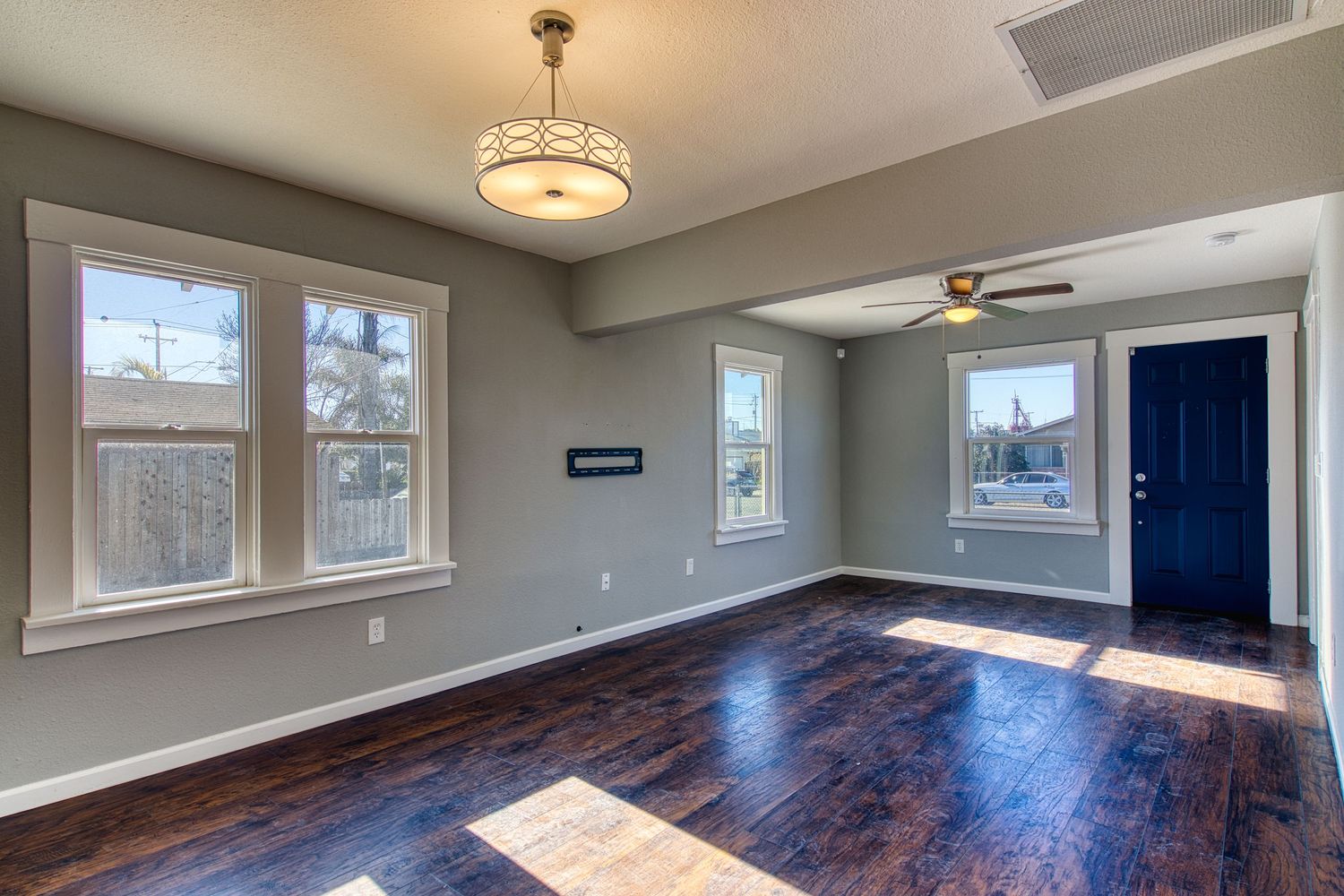 Livingroom before virtual staging